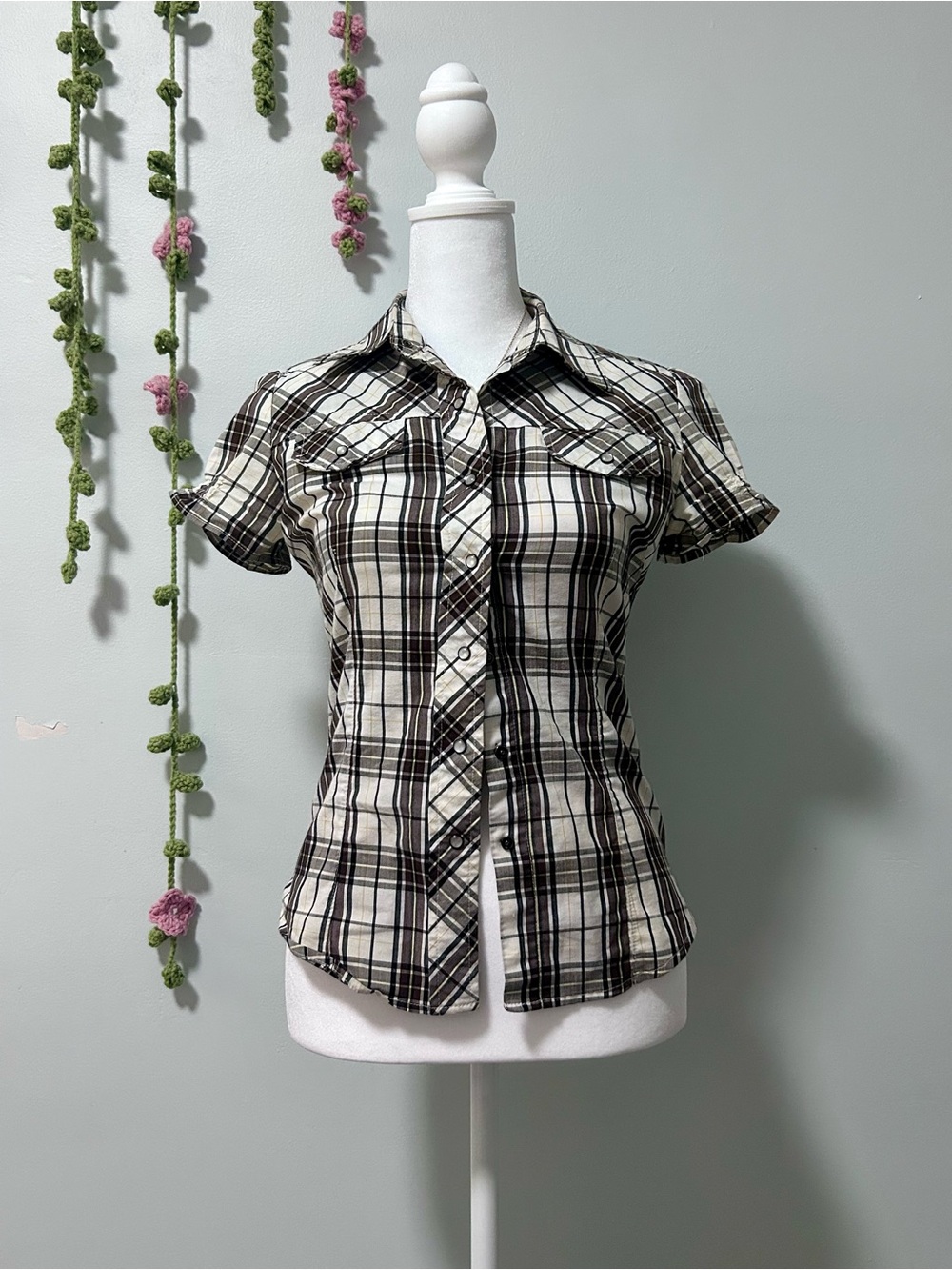 Plaid Short-Sleeve Button-Up Blouse in Black and Cream